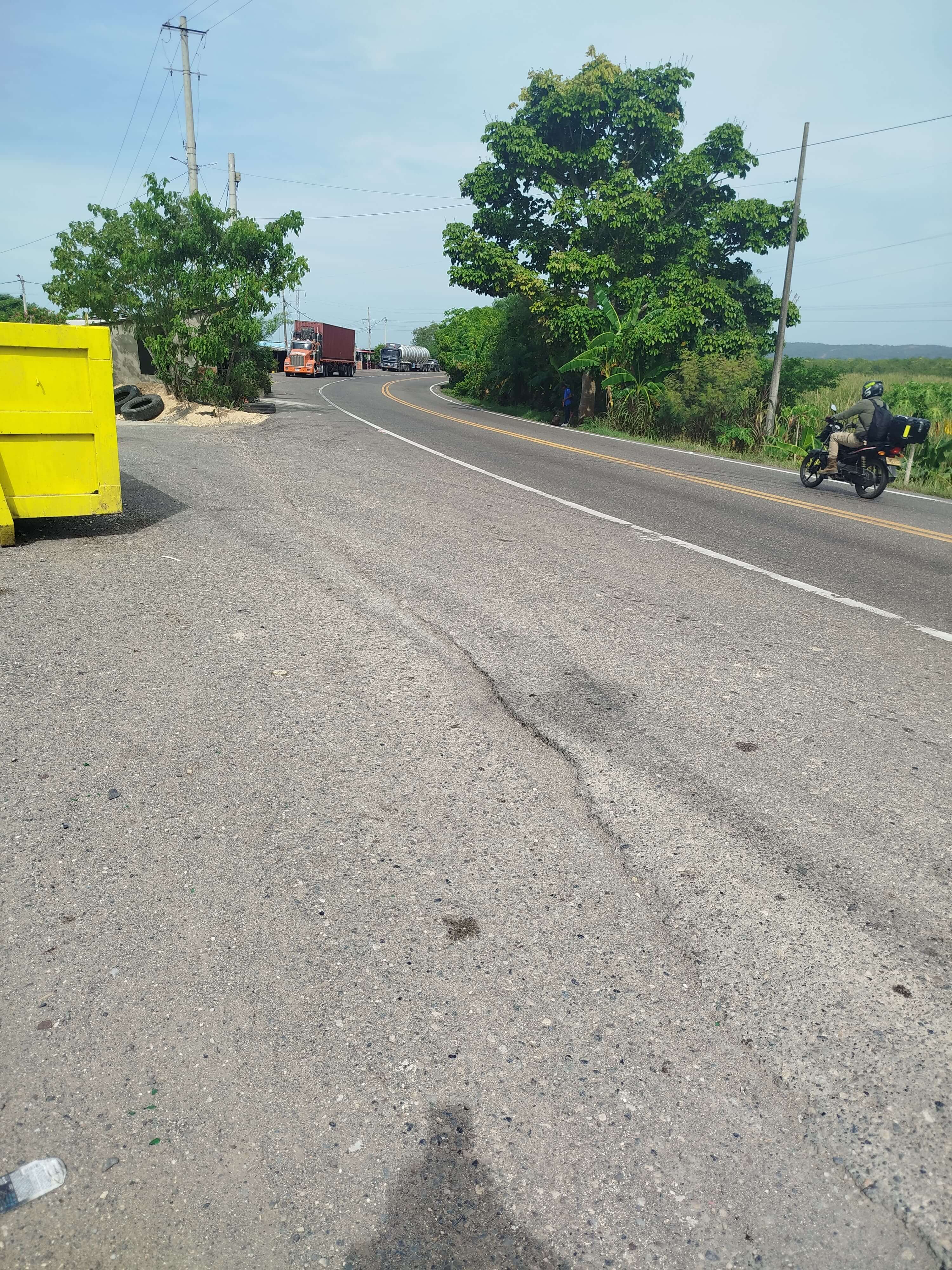 Comunidad solicita acciones para mejorar la seguridad vial en la entrada de Gambote — imagen 5