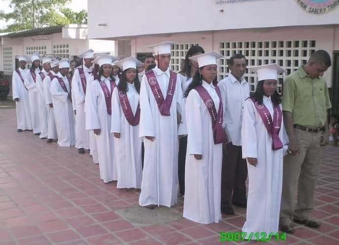 Primera promoción de bachilleres de Gambote